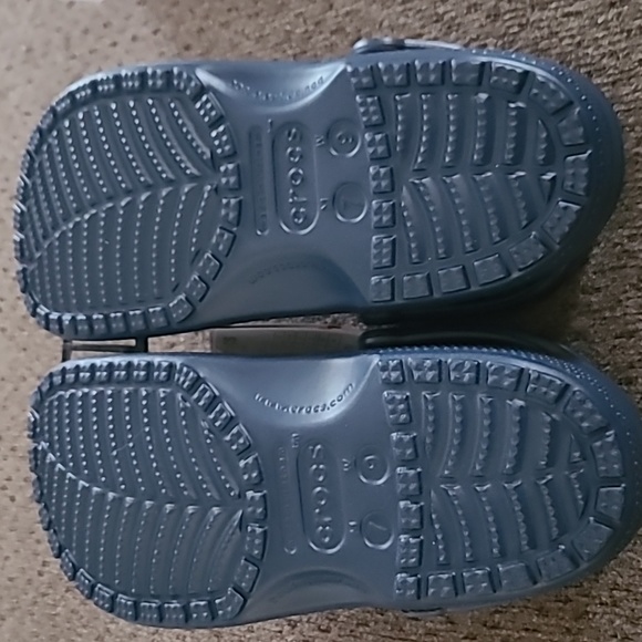 CROCS BRAND NAVY BLUE UNISEX CLASSIC CLOGS SIZE 7(M) OR 9(W) - Picture 7 of 9